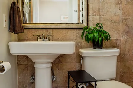 Bedroom 1, private bath — 1435 NW 188th St, Shoreline