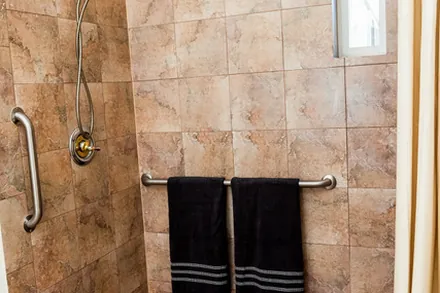Bedroom 2, private bath — 1435 NW 188th St, Shoreline