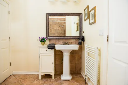 Bedroom 3, private bath — 1435 NW 188th St, Shoreline
