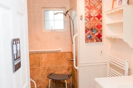 Bedroom 3, private bath — 1435 NW 188th St, Shoreline