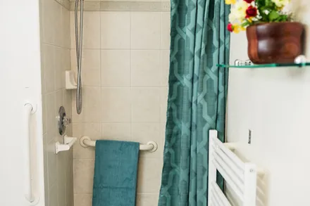 Bedroom 5, private bath — 1435 NW 188th St, Shoreline